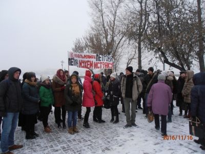 Митинг в Иркутске против увольнения Алексея Петрова. Фото: avtonom.org Митинг в Иркутске против увольнения Алексея Петрова. Фото: avtonom.org
