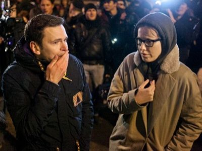 И.Яшин и К.Собчак у места гибели Бориса Немцова, ночь с 27 на 28.2.15. Источник - lb.ua И.Яшин и К.Собчак у места гибели Бориса Немцова, ночь с 27 на 28.2.15. Источник - lb.ua