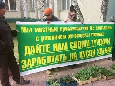 Акция против закрытия рынка в Астрахани. Фото: kavkaz-uzel.eu Акция против закрытия рынка в Астрахани. Фото: kavkaz-uzel.eu