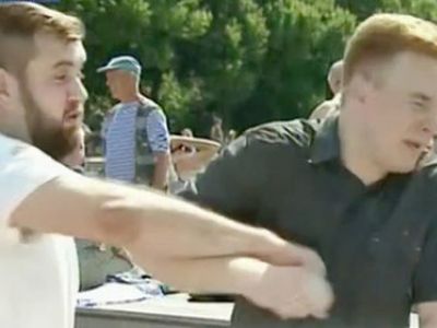 Инцидент со служащим НТВ, парк Горького, 2.8.17. Источник - lenta.ru Инцидент со служащим НТВ, парк Горького, 2.8.17. Источник - lenta.ru