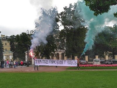 Пикет у Смольного. Фото: facebook.com/potapovdaniil Пикет у Смольного. Фото: facebook.com/potapovdaniil