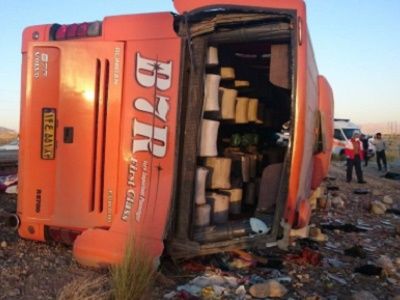 Перевернувшийся автобус в Иране. Фото: twitter.com/taghato Перевернувшийся автобус в Иране. Фото: twitter.com/taghato