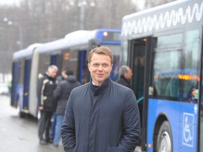 Максим Ликсутов и автобусы. Источник - www.youtube.com/watch?v=gr5ICrpboCU Максим Ликсутов и автобусы. Источник - www.youtube.com/watch?v=gr5ICrpboCU