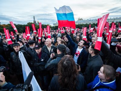 Акция на Марсовом поле в Петербурге, 7.10.17. Источник - navalny.com Акция на Марсовом поле в Петербурге, 7.10.17. Источник - navalny.com