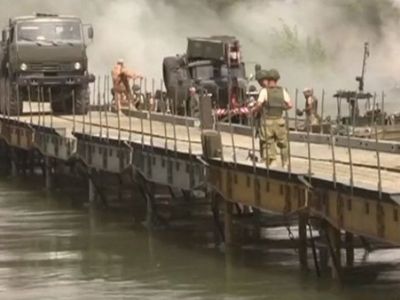 Ныне не существующий понтонный мост в районе Дейр-эз-Зора, сент. 2017. Фото: warsonline.info Ныне не существующий понтонный мост в районе Дейр-эз-Зора, сент. 2017. Фото: warsonline.info