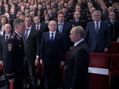 В.Путин перед заседжанием расширенной коллегии МВД, 28.2.18. Источник - kremlin.ru В.Путин перед заседжанием расширенной коллегии МВД, 28.2.18. Источник - kremlin.ru