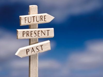 Указатели "Прошлое", "Настоящее" и "Будущее". Источник - www.theodysseyonline.com Указатели "Прошлое", "Настоящее" и "Будущее". Источник - www.theodysseyonline.com