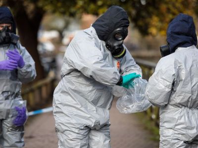 Полиция и эксперты берут пробы после отравления в Солсбери. Фото: news.sky.com Полиция и эксперты берут пробы после отравления в Солсбери. Фото: news.sky.com