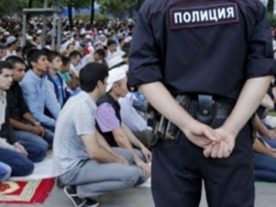 Полиция и мусульмане. Фото: Qha.com.ua Полиция и мусульмане. Фото: Qha.com.ua