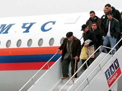 Депортация из РФ граждан Грузии самолетами МЧС, 2006 г. Фото: ИТАР-ТАСС Депортация из РФ граждан Грузии самолетами МЧС, 2006 г. Фото: ИТАР-ТАСС