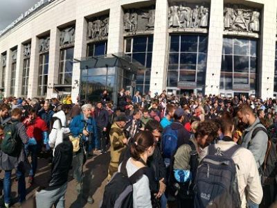 Шествие против пенсионной реформы в Петербурге. Фото: fontanka.ru Шествие против пенсионной реформы в Петербурге. Фото: fontanka.ru