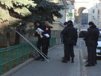 Задержание "другороссов" Акселя и Буваненко на пикете за расчленение Украины. Фото: politnavigator.net Задержание "другороссов" Акселя и Буваненко на пикете за расчленение Украины. Фото: politnavigator.net