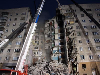 Последствия взрыва в доме в Магнитогорске 31.12.18. Фото: medium.com Последствия взрыва в доме в Магнитогорске 31.12.18. Фото: medium.com