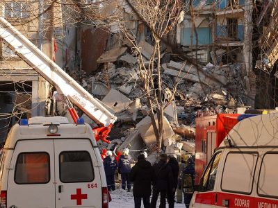 Разбор завалов в Магнитогорске Фото пресс-служба МЧС Разбор завалов в Магнитогорске Фото пресс-служба МЧС