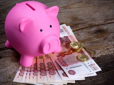 Свинья-копилка и рубли. Фото: nadoremont.com Свинья-копилка и рубли. Фото: nadoremont.com