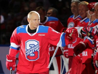 В.Путин на матче Ночной хоккейной лиги, 10.5.19. Фото: interfax.ru В.Путин на матче Ночной хоккейной лиги, 10.5.19. Фото: interfax.ru