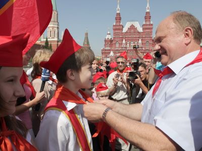 На приеме в пионеры. Фото: kprf-chita.ru На приеме в пионеры. Фото: kprf-chita.ru