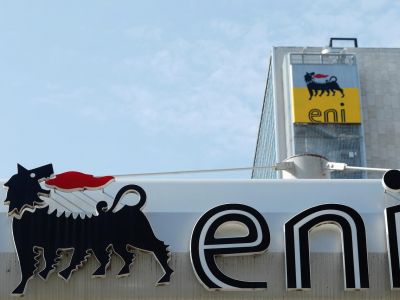 Логотип итальянской энергетической компании Eni на заправочной станции в Риме, Италия, 30 сентября 2018 года. Alessandro Bianchi / REUTERS Логотип итальянской энергетической компании Eni на заправочной станции в Риме, Италия, 30 сентября 2018 года. Alessandro Bianchi / REUTERS