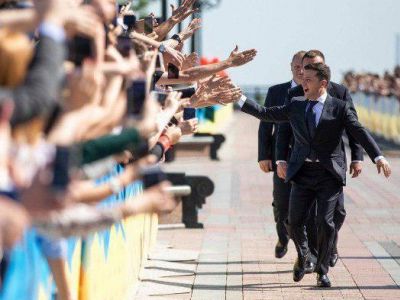 Владимир Зеленский идет на церемонию инаугурации. Фото: https://periscope.net.ua Владимир Зеленский идет на церемонию инаугурации. Фото: https://periscope.net.ua