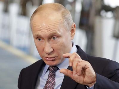 Президент России Владимир Путин во время пресс-подхода после встречи с президентом Беларуси А.Лукашенко по вопросам сотрудничества в сфере культуры, образования и спорта в образовательном центре "Сириус". Фото: Михаил Метцель / ТАСС Президент России Владимир Путин во время пресс-подхода после встречи с президентом Беларуси А.Лукашенко по вопросам сотрудничества в сфере культуры, образования и спорта в образовательном центре "Сириус". Фото: Михаил Метцель / ТАСС