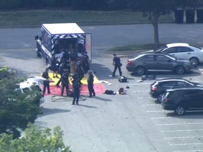 Медики на месте происшествия в Вирджиния-Бич. Фото: WAVY / NBC News