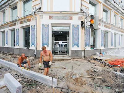 Замена бордюров в Москве. Фото: mirnov.ru Замена бордюров в Москве. Фото: mirnov.ru