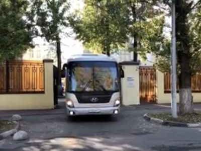 Автобус у "Лефортово". Фото: unian.net Автобус у "Лефортово". Фото: unian.net