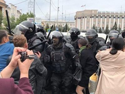 Столкновения в Улан-Удэ. Фото: znak.com Столкновения в Улан-Удэ. Фото: znak.com