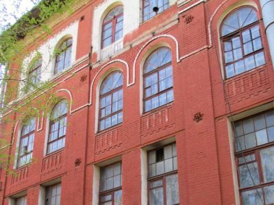 Здание чаеразвесочной фабрики. Фото: Елена Шувалова, Каспаров.Ru Здание чаеразвесочной фабрики. Фото: Елена Шувалова, Каспаров.Ru