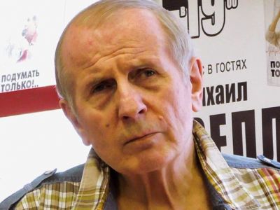 Михаил Веллер на презентации книги, Москва, 2017. Фото: Mark Nakoykher' Wikimedia commons CC BY-SA 4.0 cropped Михаил Веллер на презентации книги, Москва, 2017. Фото: Mark Nakoykher' Wikimedia commons CC BY-SA 4.0 cropped