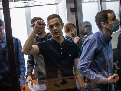 Арман Сагынбаев, Илья Шакурский, Дмитрий Пчелинцев и Василий Куксов. Фото: Давид Френкель / Медиазона Арман Сагынбаев, Илья Шакурский, Дмитрий Пчелинцев и Василий Куксов. Фото: Давид Френкель / Медиазона