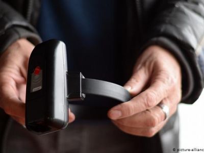 Электронный браслет. Фото: dw.com Электронный браслет. Фото: dw.com