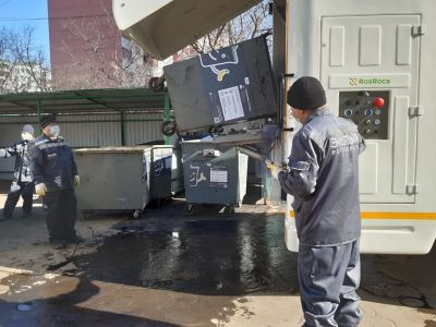 Демонстрация и запуск передвижного суперкара для мойки мусорных контейнеров в Люберцах. Фото: lyubertsy.mosreg.ru Демонстрация и запуск передвижного суперкара для мойки мусорных контейнеров в Люберцах. Фото: lyubertsy.mosreg.ru