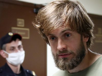 Петр Верзилов перед рассмотрением ходатайства следствия об избрании меры пресечения в Мещанском суде. Фото: Валерий Шарифулин / ТАСС Петр Верзилов перед рассмотрением ходатайства следствия об избрании меры пресечения в Мещанском суде. Фото: Валерий Шарифулин / ТАСС