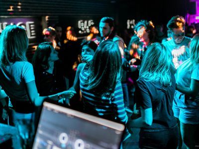 Вечеринка в пандемию. Фото: Зоя Звездина, Каспаров.Ru Вечеринка в пандемию. Фото: Зоя Звездина, Каспаров.Ru