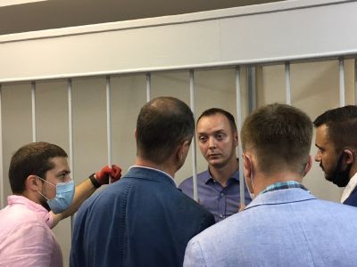 Иван Сафронов в окружении защитников. Фото: ibarabanov / telegram Иван Сафронов в окружении защитников. Фото: ibarabanov / telegram