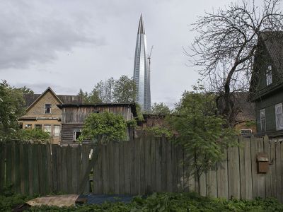 "Лахта-центр" на фоне деревянных построек. Фото: paperpaper.ru "Лахта-центр" на фоне деревянных построек. Фото: paperpaper.ru