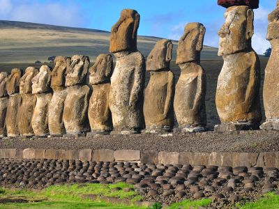 Статуи острова Пасхи. Фото: m24.ru Статуи острова Пасхи. Фото: m24.ru