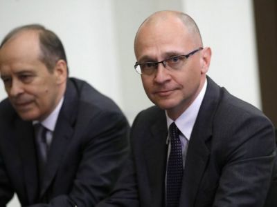 Глава ФСБ Александр Бортников и первый заместитель руководителя администрации президента Сергей Кириенко. Фото: Михаил Метцель/ТАСС Глава ФСБ Александр Бортников и первый заместитель руководителя администрации президента Сергей Кириенко. Фото: Михаил Метцель/ТАСС