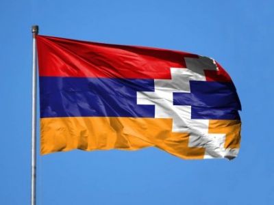 Флаг Нагорного Карабаха (Арцаха). Фото: ru.depositphotos.com Флаг Нагорного Карабаха (Арцаха). Фото: ru.depositphotos.com