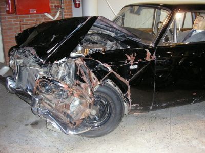 Разбитый "Роллс-Ройс Серебряная Тень" с восковой фигурой Л.И.Брежнева. Фото: ru.wikipedia.org Разбитый "Роллс-Ройс Серебряная Тень" с восковой фигурой Л.И.Брежнева. Фото: ru.wikipedia.org