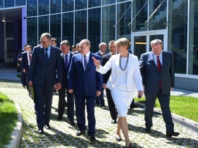 Путин в центре "Сириус". Фото: svcomercio.info Путин в центре "Сириус". Фото: svcomercio.info