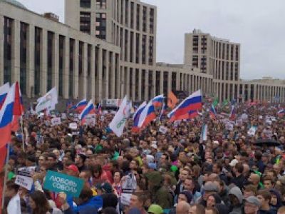 Митинг оппозиции на проспекте Сахарова. Фото: belmarket.by Митинг оппозиции на проспекте Сахарова. Фото: belmarket.by