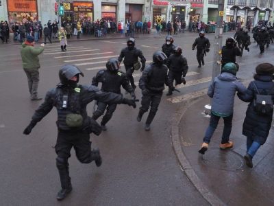 ОМОН в Санкт-Петербурге, 31.01.21. Фото: t.me/nesmijan ОМОН в Санкт-Петербурге, 31.01.21. Фото: t.me/nesmijan