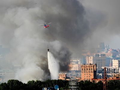 Пожар на складе пиротехники в Москве. Фото: Сергей Савостьянов / ТАСС Пожар на складе пиротехники в Москве. Фото: Сергей Савостьянов / ТАСС