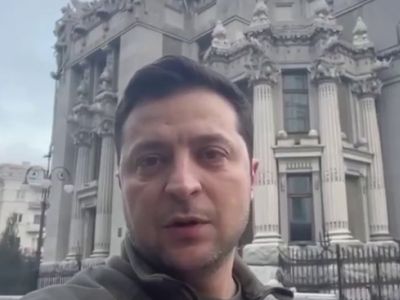 Президент Украины Владимир Зеленский, 26.02.22. Скрин видео: t.me/politota_plus Президент Украины Владимир Зеленский, 26.02.22. Скрин видео: t.me/politota_plus