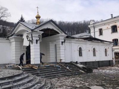 Святогорская лавра, последствия обстрела, 13.03.22. Фото: t.me/uniannet Святогорская лавра, последствия обстрела, 13.03.22. Фото: t.me/uniannet