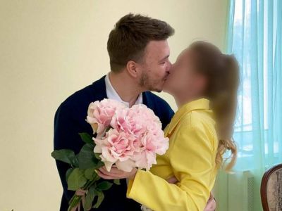 Свадьба бывшего оппозиционера Романа Протасевича с неизвестной. Фото: t.me/mskuratov Свадьба бывшего оппозиционера Романа Протасевича с неизвестной. Фото: t.me/mskuratov