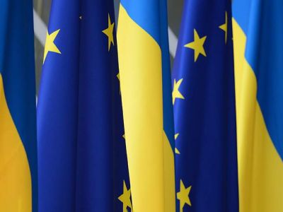 Флаги Украины и Европейского Союза. Фото: РИА Новости