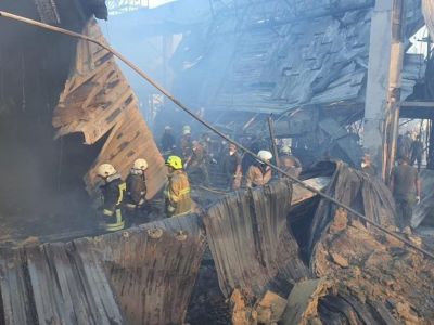 Спасатели в руинах ТЦ "Амстор" в Кременчуге. Фото: t.me/uniannet Спасатели в руинах ТЦ "Амстор" в Кременчуге. Фото: t.me/uniannet